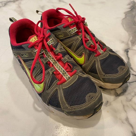 Nike Shoes - Picture 4 of 6